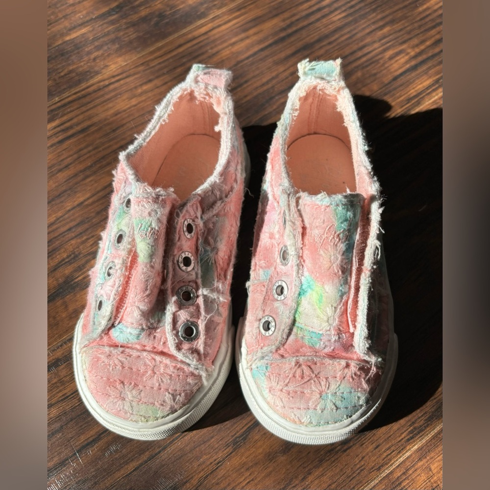 Blowfish Malibu Toddler Girl Sneakers - size 7 - Picture 2 of 7